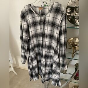Black and White Plaid Tunic Top flannel by Tulip